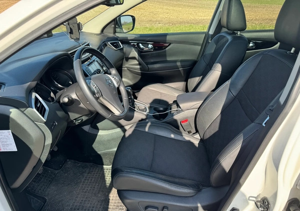 Nissan Qashqai cena 69900 przebieg: 104035, rok produkcji 2017 z Gniezno małe 254
